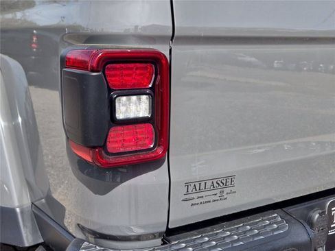 Certified 2021 Jeep Gladiator Rubicon AWD/4WD image 20