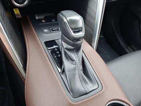 Used 2023 Toyota Venza Limited AWD/4WD image 15
