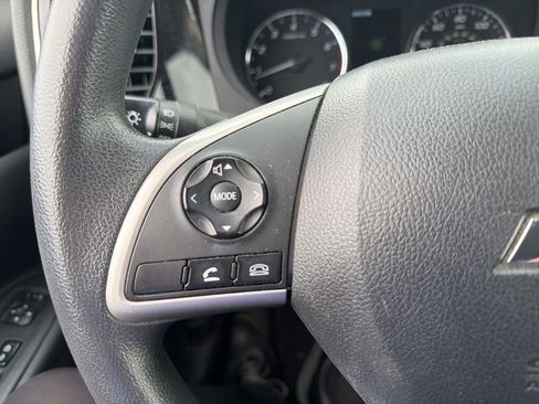 Used 2020 Mitsubishi Outlander ES AWD/4WD image 19