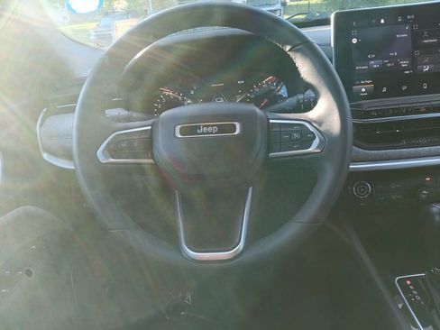 Certified 2024 Jeep Compass Latitude image 15