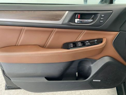 Used 2017 Subaru Outback 3.6R Touring image 12