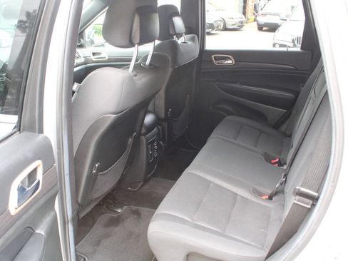 Used 2014 Jeep Grand Cherokee Laredo w/ 18" Wheel & 8.4" Radio Group AWD/4WD image 21
