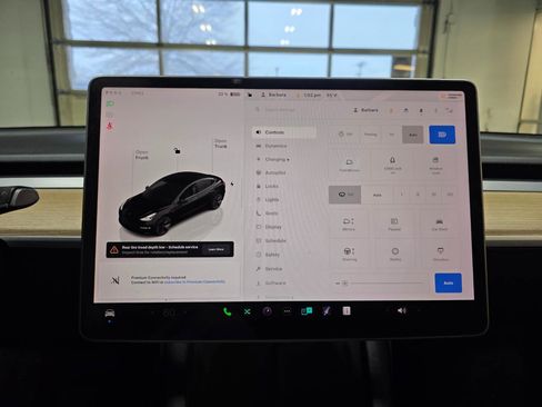 Used 2023 Tesla Model 3 Standard Range image 32