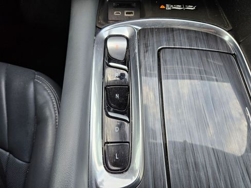 Used 2022 Buick Enclave Premium w/ Experience Buick Package FWD image 26