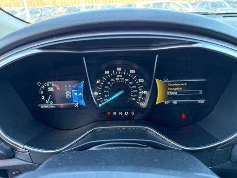 Used 2017 Ford Fusion SE w/ Fusion SE Technology Package image 10