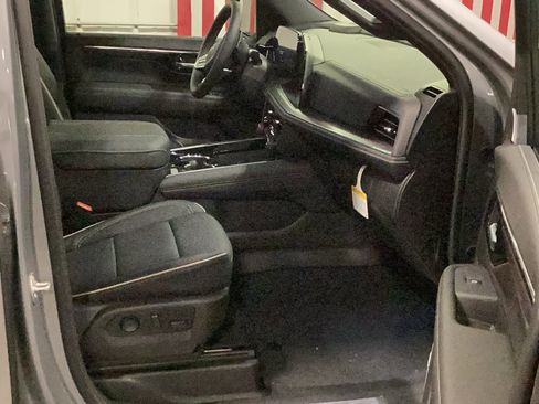 New 2026 Chevrolet Suburban Premier image 20