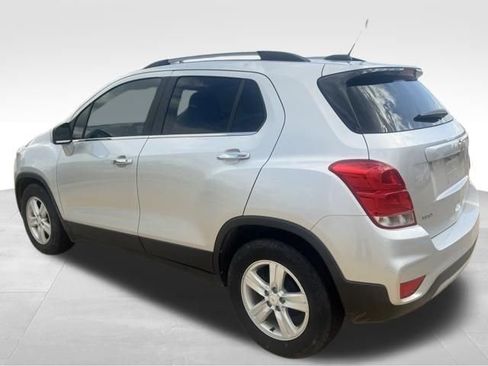 Used 2020 Chevrolet Trax LT w/ LT Convenience Package image 6