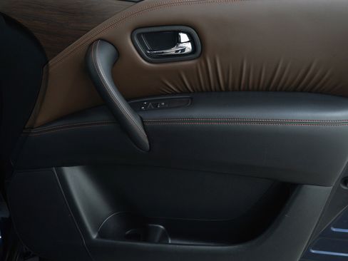 Used 2020 Nissan Armada Platinum w/ Platinum Reserve Package image 9