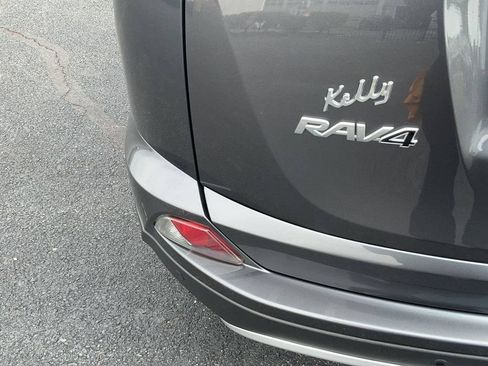 Used 2018 Toyota RAV4 XLE AWD/4WD image 36