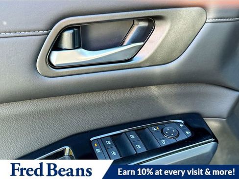 New 2025 Nissan Pathfinder SL image 6