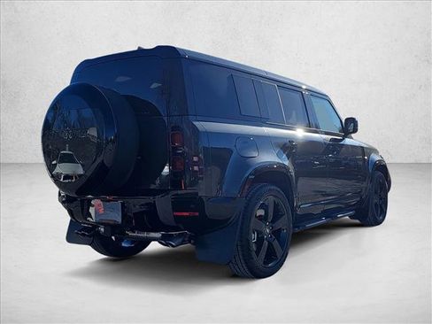 Used 2025 Land Rover Defender 110 X-Dynamic SE image 5