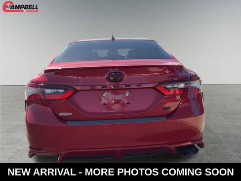 Used 2022 Toyota Camry SE w/ Convenience Package image 4