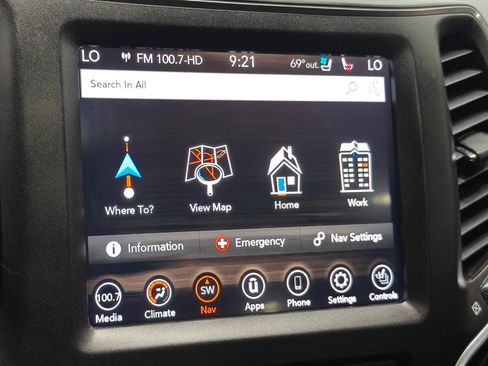 Used 2020 Jeep Cherokee Trailhawk image 37