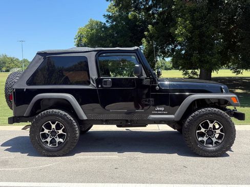 Used 2004 Jeep Wrangler 4WD image 10