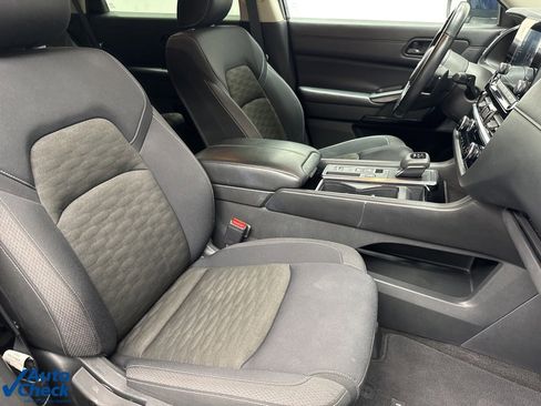 Used 2024 Nissan Pathfinder SV image 23
