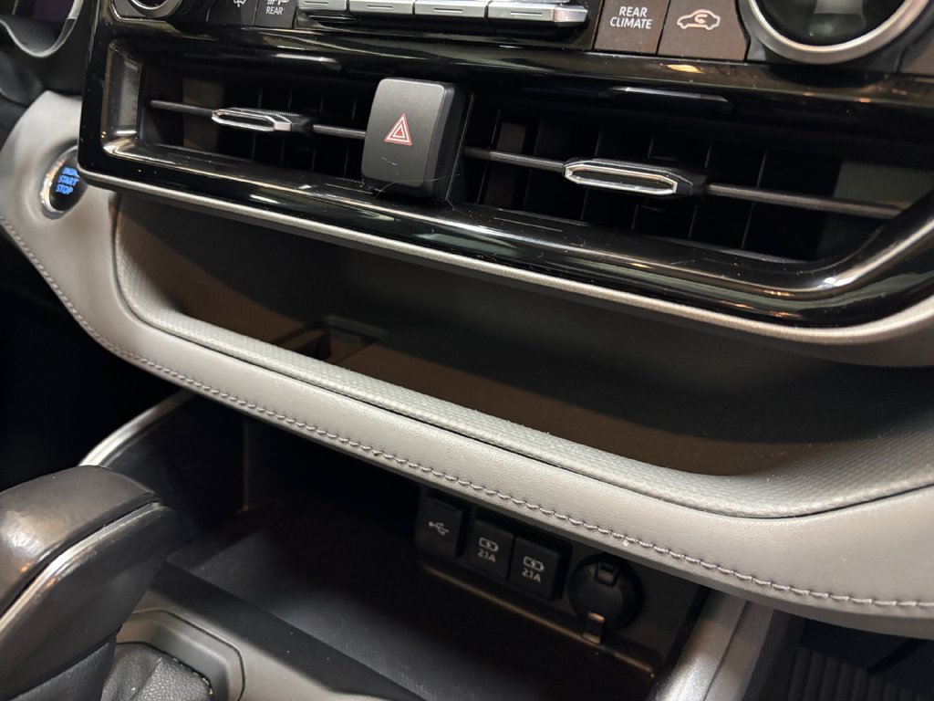 Used 2021 Toyota Highlander XLE FWD image 55
