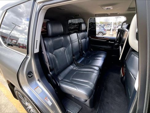 Used 2019 Lexus LX 570 4WD w/ Luxury Package image 20