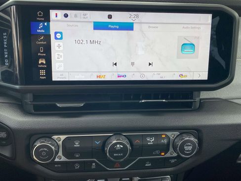 New 2025 Jeep Gladiator Sport image 27