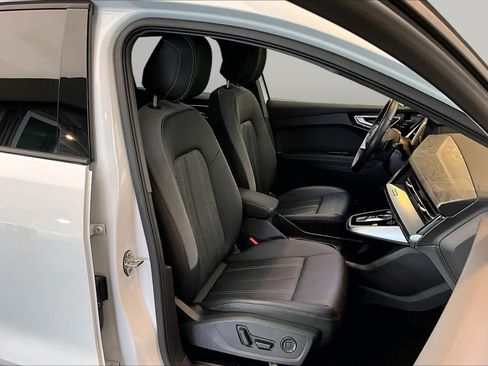 Used 2025 Audi Q4 e-tron Premium Plus w/ Premium Plus RWD image 9