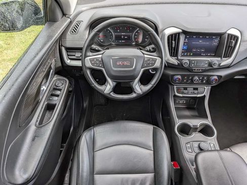 Used 2024 GMC Terrain SLT AWD/4WD image 16