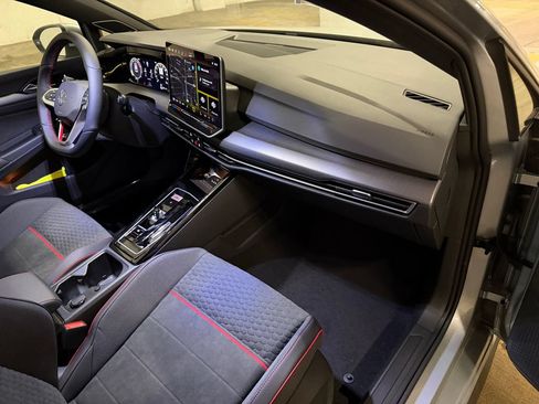 New 2026 Volkswagen GTI SE FWD image 21