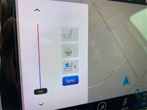 Used 2023 Chrysler Pacifica Limited image 36