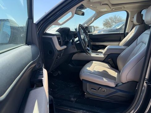 Used 2024 Ford Expedition Limited image 9