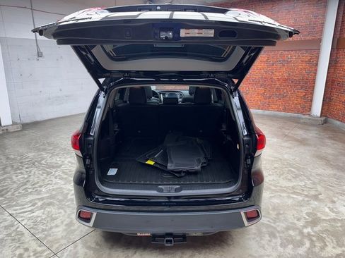 Used 2019 Toyota Highlander AWD V6 image 25