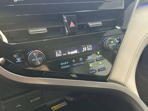 Used 2024 Toyota Camry XSE w/ Navigation Package image 23