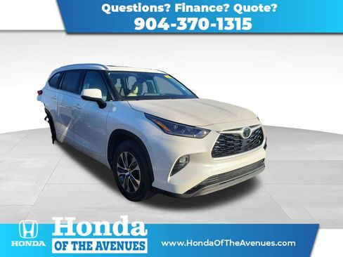 Used 2021 Toyota Highlander XLE image 1