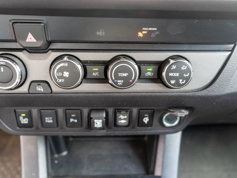 Used 2019 Toyota Tacoma TRD Off-Road w/ Technology Package AWD/4WD image 21