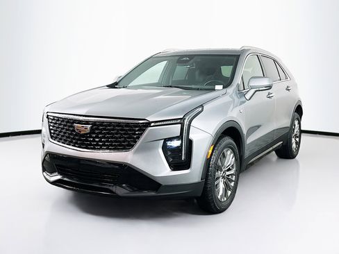 Used 2024 Cadillac XT4 Premium Luxury image 3