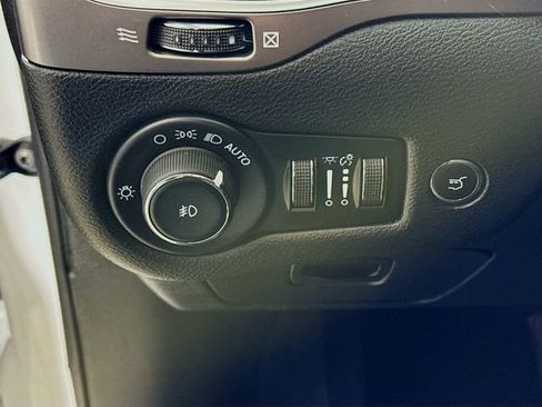 Used 2022 Jeep Cherokee Limited w/ Elite Package image 10