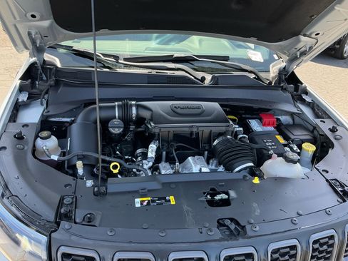 Used 2025 Jeep Compass Trailhawk AWD/4WD image 22