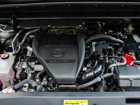 Certified 2025 Toyota Highlander XLE image 29