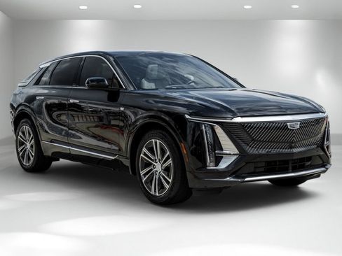 Used 2023 Cadillac Lyriq AWD image 8