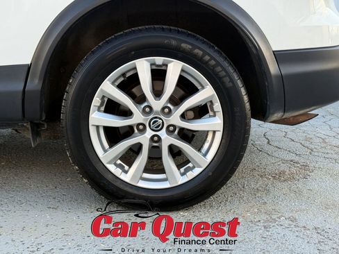 Used 2021 Nissan Rogue Sport S image 26