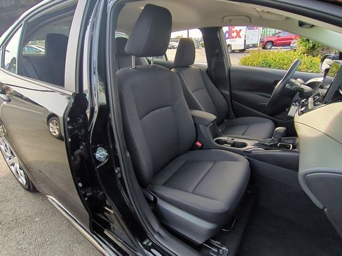 Used 2025 Toyota Corolla LE image 25