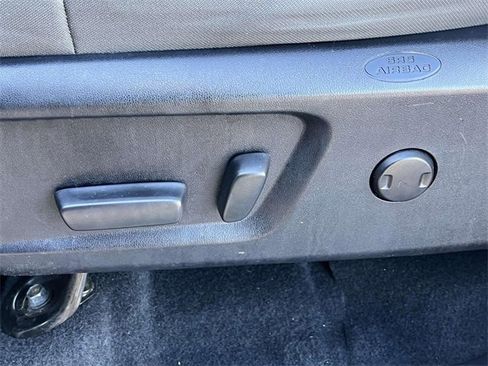 Used 2017 Toyota Tundra SR5 w/ SR5 Upgrade Package image 18