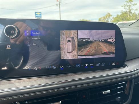 New 2026 Chevrolet Suburban Premier image 21