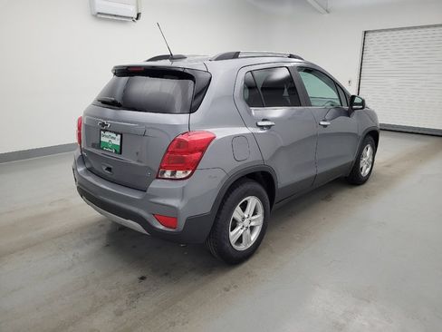 Used 2020 Chevrolet Trax LT w/ LT Convenience Package FWD image 9