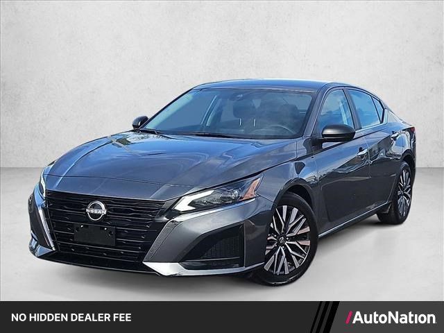 Used 2025 Nissan Altima 2.5 SV FWD image 1