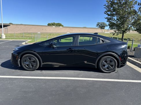 Certified 2024 Toyota Prius LE image 7