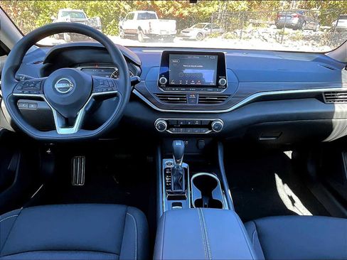 New 2024 Nissan Altima 2.5 SV image 11