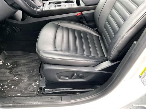 Used 2021 Ford Edge SEL image 32