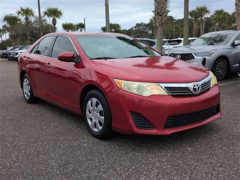 Used 2014 Toyota Camry L image 2
