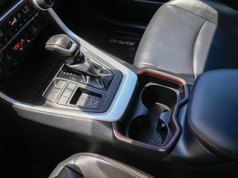 Used 2019 Toyota RAV4 Limited FWD image 18