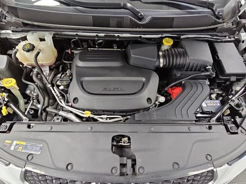 Used 2023 Chrysler Pacifica Touring-L FWD image 40