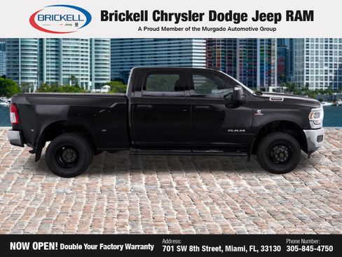 Used 2024 RAM 3500 Tradesman w/ Chrome Appearance Group AWD/4WD image 9