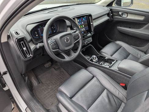 Used 2023 Volvo XC40 B5 Ultimate w/ Protection Package Premier image 9